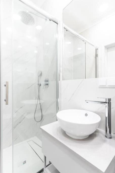 Chic & Luxury Apartment By Mennica Residence Варшава Екстериор снимка