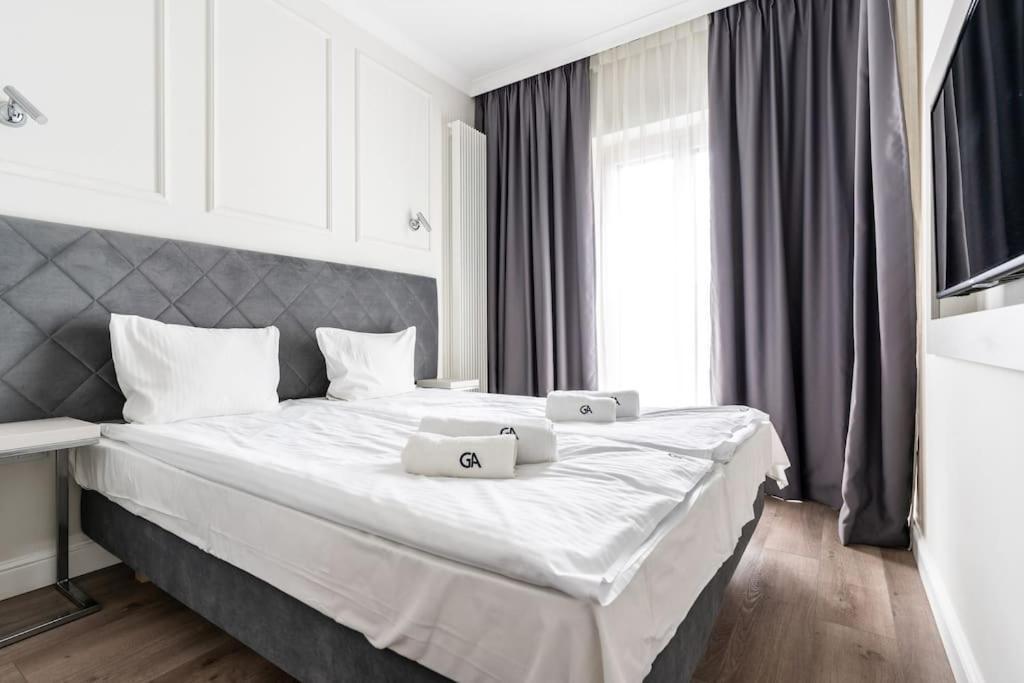 Chic & Luxury Apartment By Mennica Residence Варшава Екстериор снимка