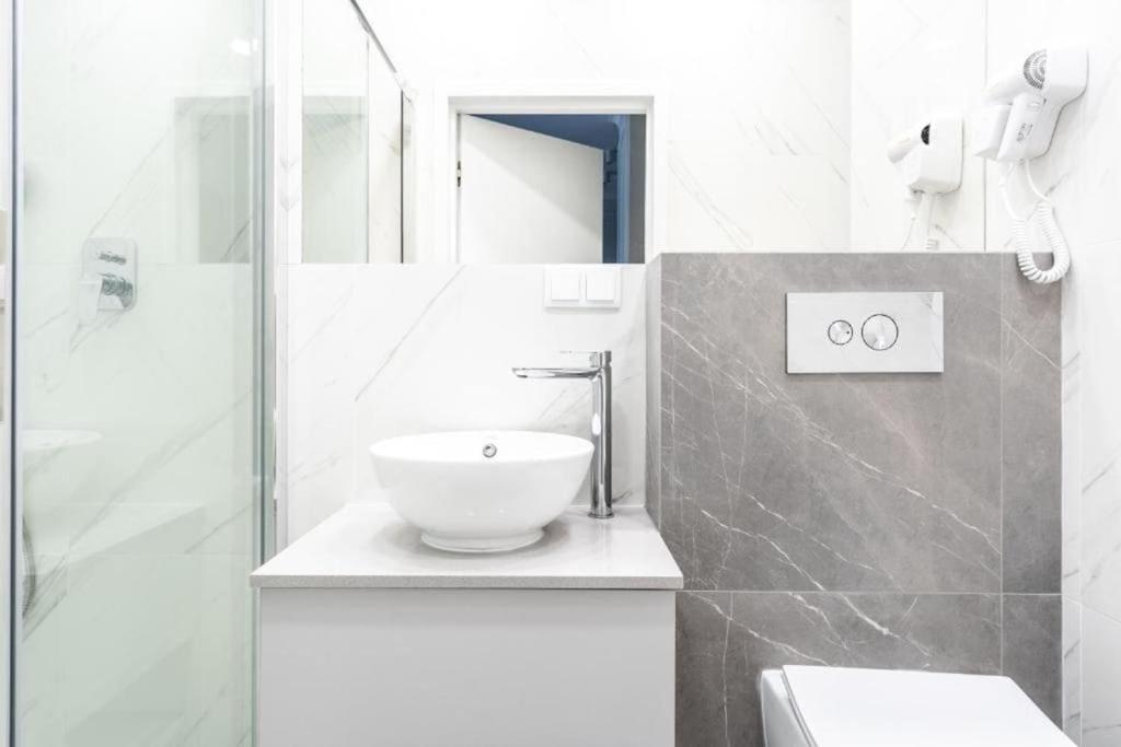 Chic & Luxury Apartment By Mennica Residence Варшава Екстериор снимка